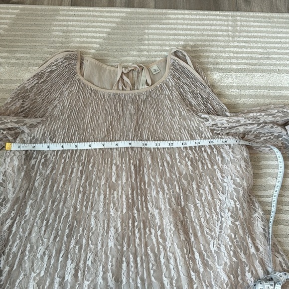 Lauren Conrad Lace Beige Open Shoulder Blouse - Picture 10 of 13